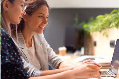 Twon women working together on a computer